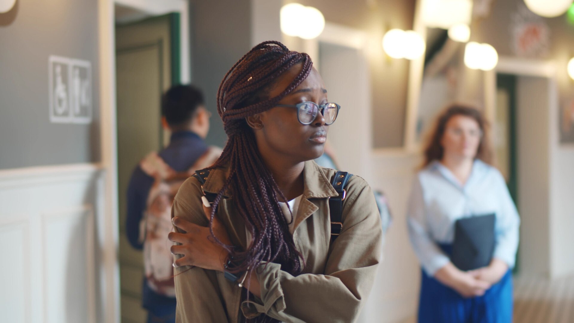 How Social Anxiety Affects Teens: Signs & How To Help 1 socially anxious teen